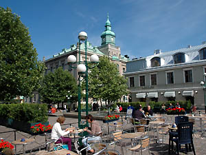 Karlskrona: Straßencafes finden sich hier viele