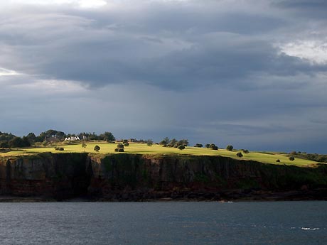 Irische Küste bei Dunmore East am Atlantik