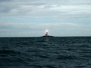 Der Leuchtturm von Tuskar Rock am Carnsore Point zwischen Atlantik und Irischer See