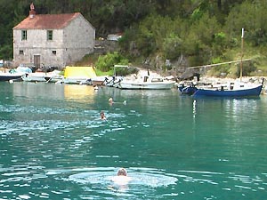 Un crique sur Hvar entre Jelsa et Povija