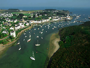 Sauzon, le plus bel endroit de l'île avec un long port naturel (photo: www.vapillon.com)